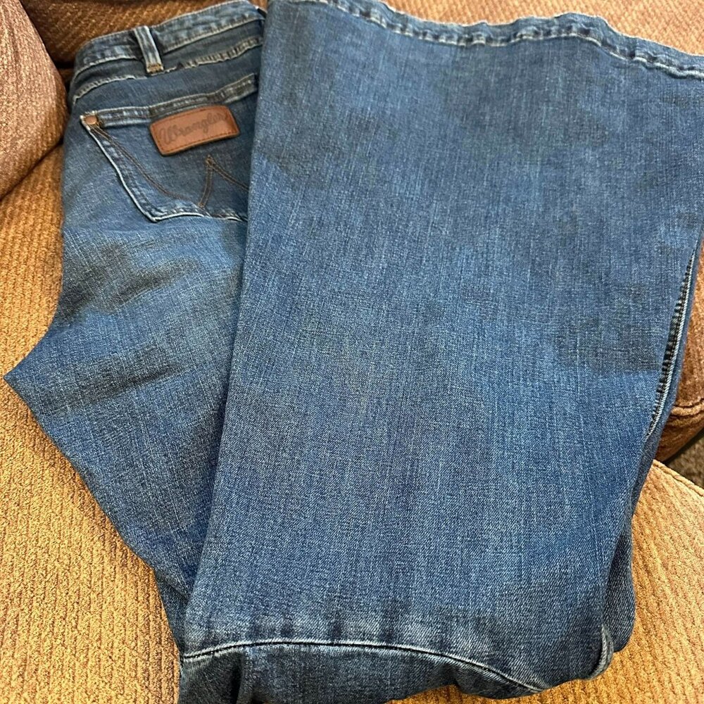 Women's Wrangler Retro High Rise Trumpet Flare Jean #11MPFKP - Size 32x34